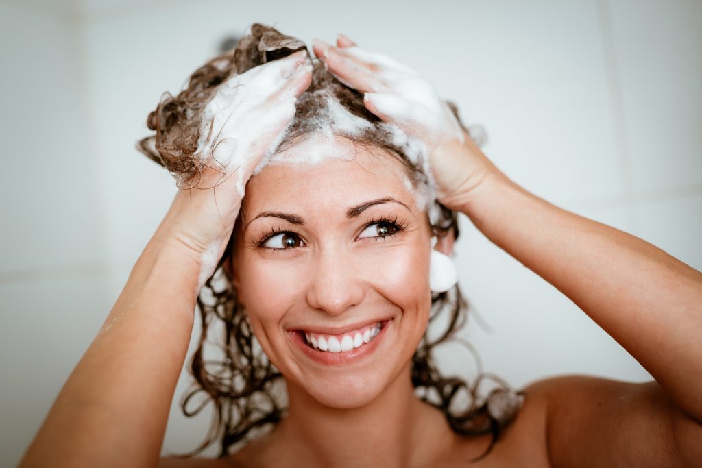 Jak dobrać szampon pielęgnacyjny do rodzaju włosów
